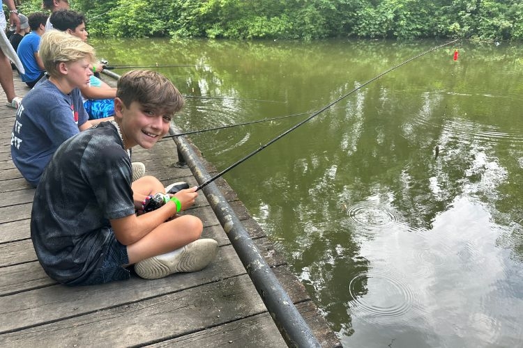 kids fishing