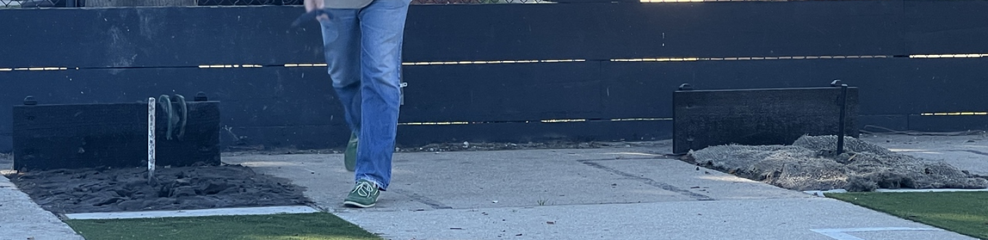Horseshoe Pits.png Person pitching horseshoes.